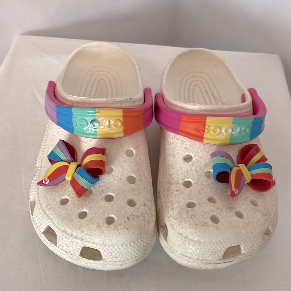 Crocs jojo siwa size 5‎ white glitter with rainbow sling back and rainbow bow